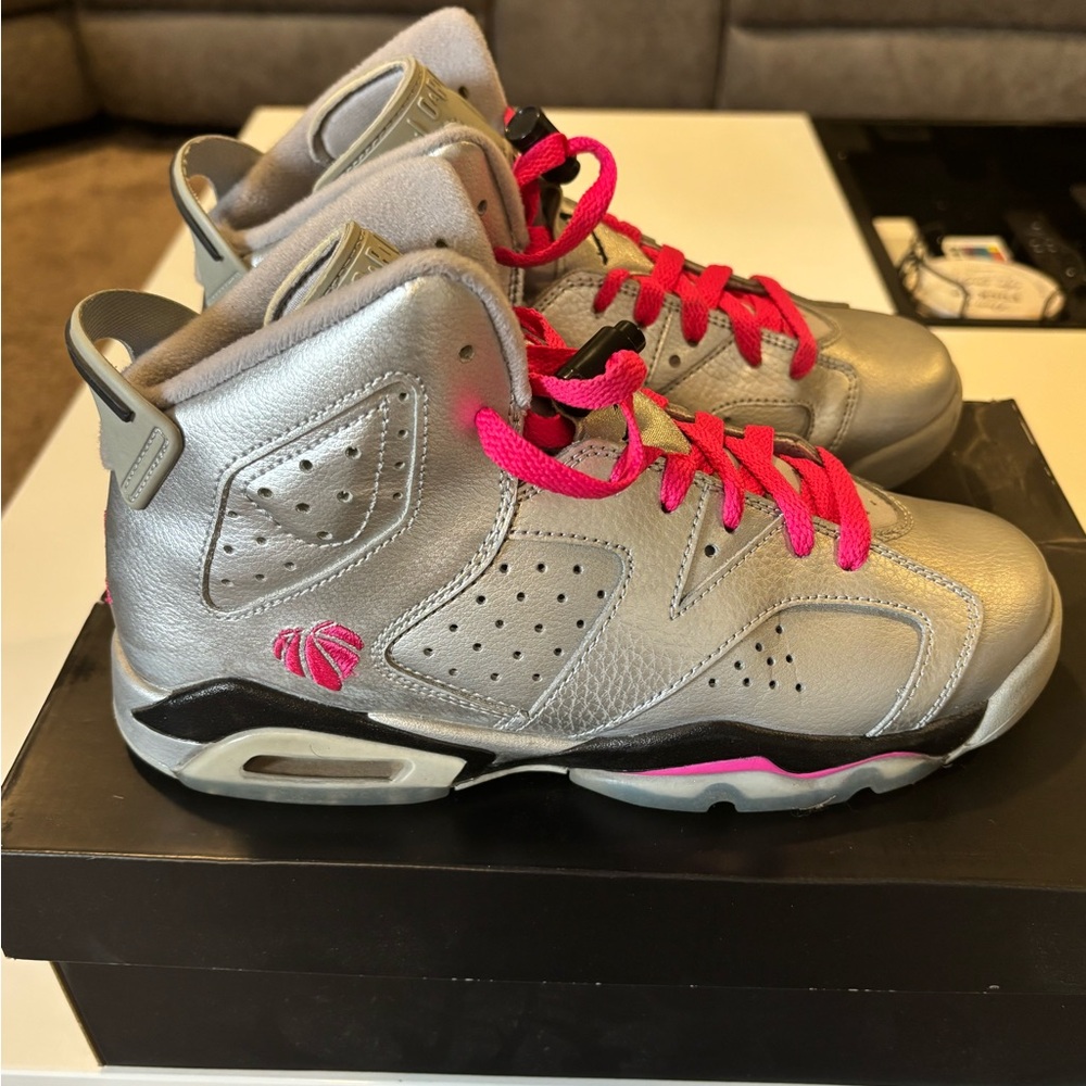Air Jordan Retro 6 GG Vakentines Day Size 6Y(US)